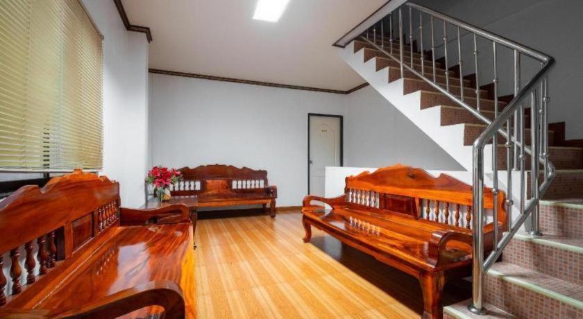 Oyo 836 Pk Residence Sattahip Exterior foto