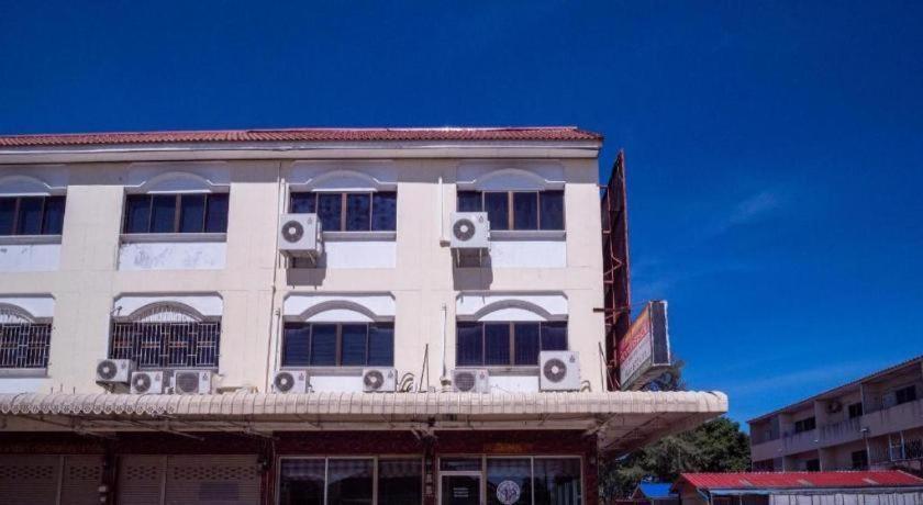 Oyo 836 Pk Residence Sattahip Exterior foto