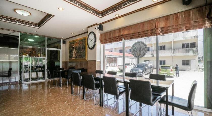 Oyo 836 Pk Residence Sattahip Exterior foto